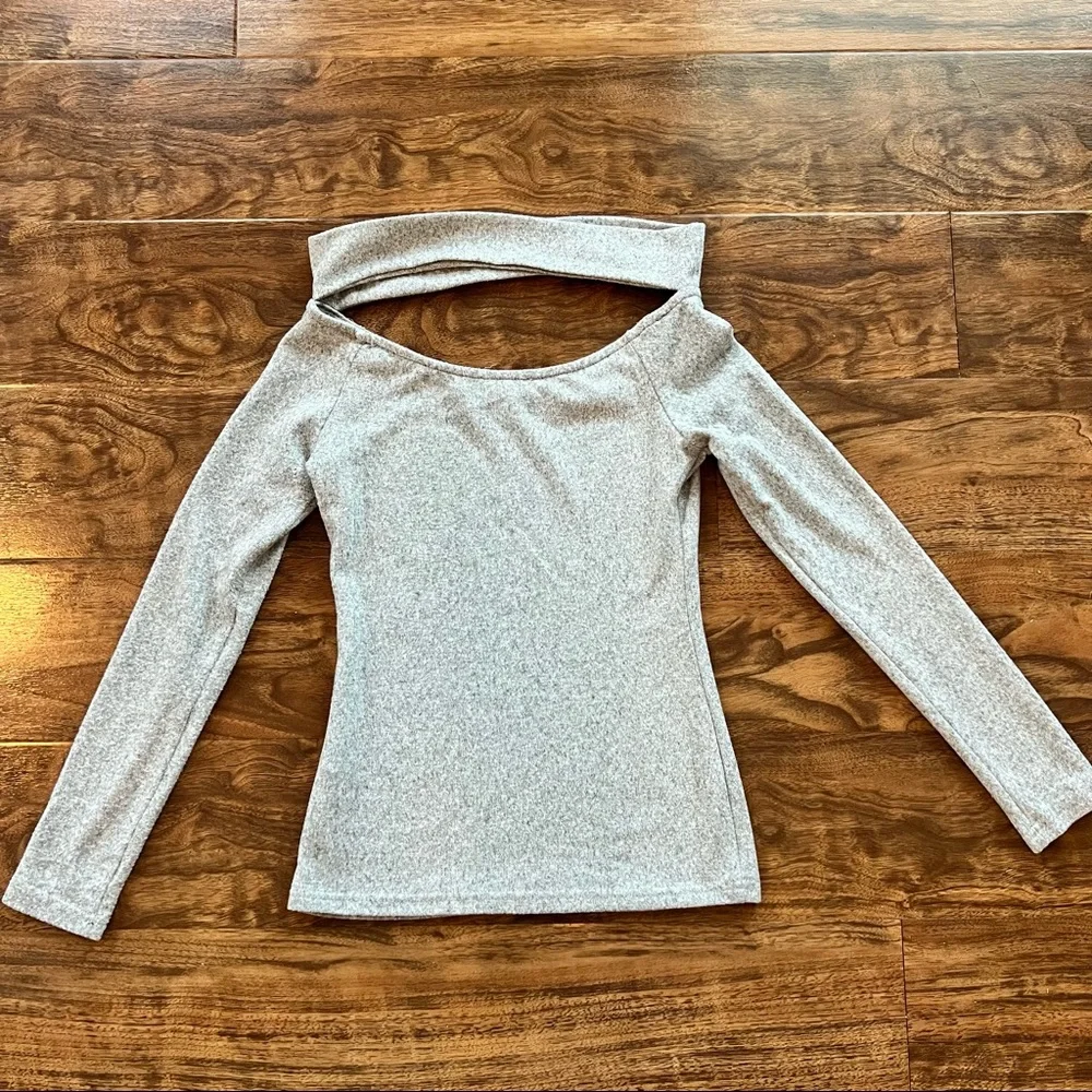 off the shoulder long sleeve top - Picture 4 of 7